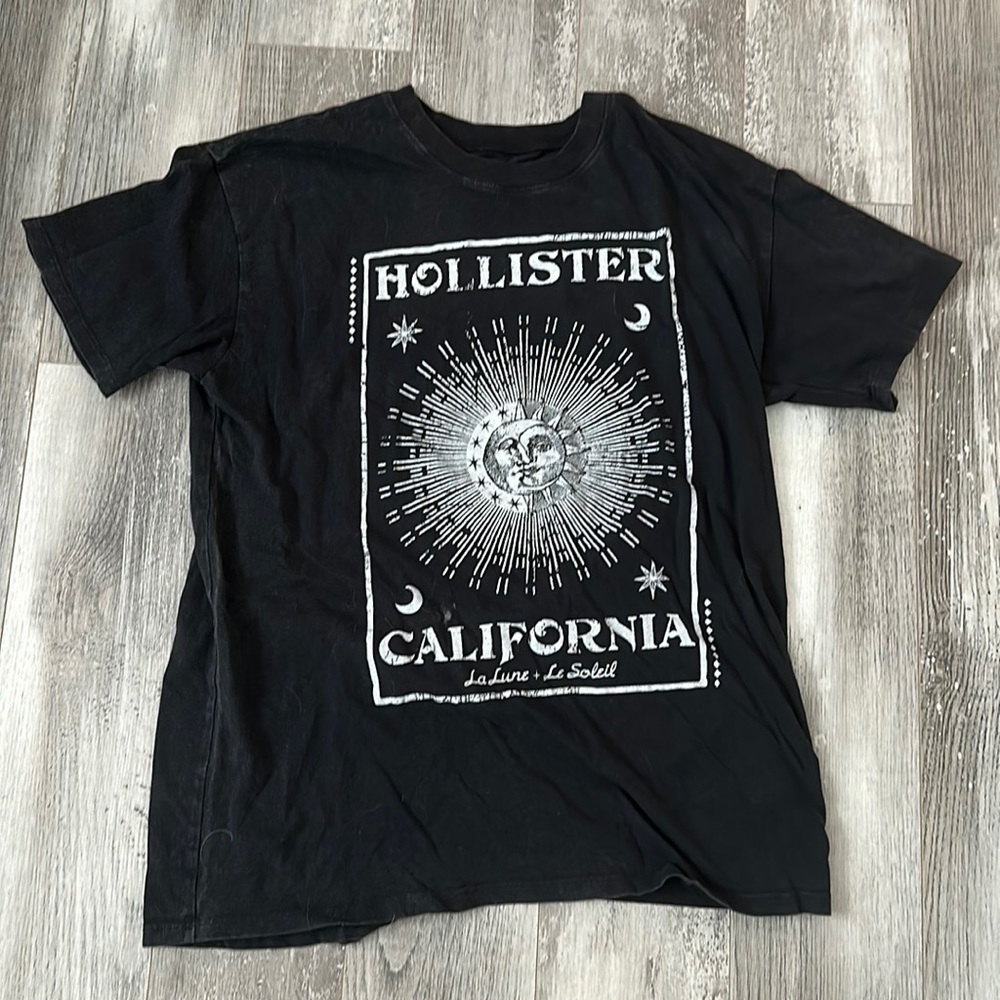 Black Hollister T-shirt. Size: xS
